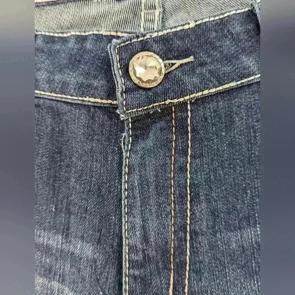 Thrill Women's Size 15 NWT Distressed Stud Back pocket Straight Leg Jeans - Picture 12 of 16